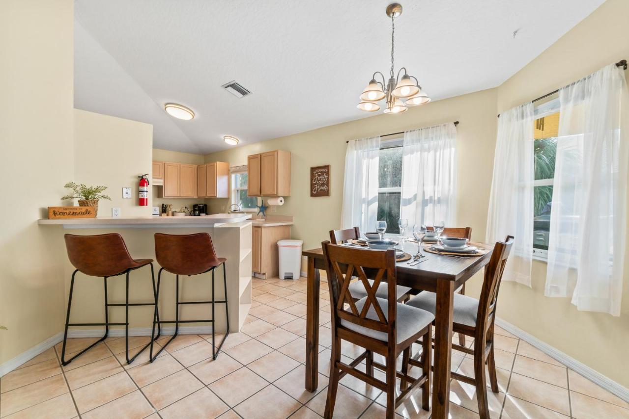 Heart Of The Waves - 3Br & 2Ba Beach Retreat - New Hot Tub - Outside Patio With Grill & Seating, Steps To Fun! Melbourne Exterior foto